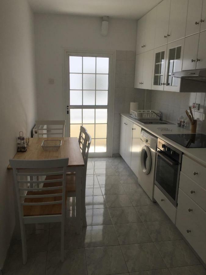 Modern Apartment In Paphos Town Centre Kültér fotó