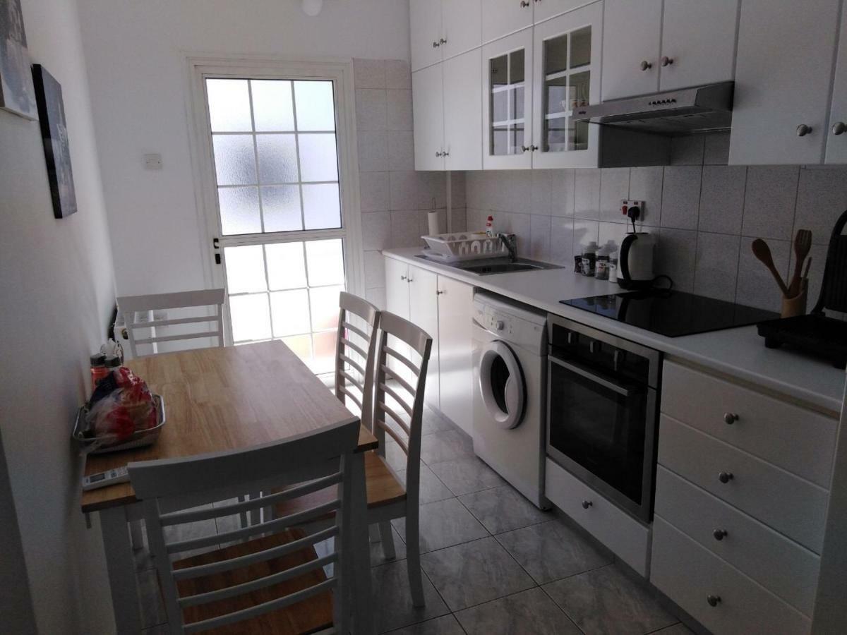 Modern Apartment In Paphos Town Centre Kültér fotó